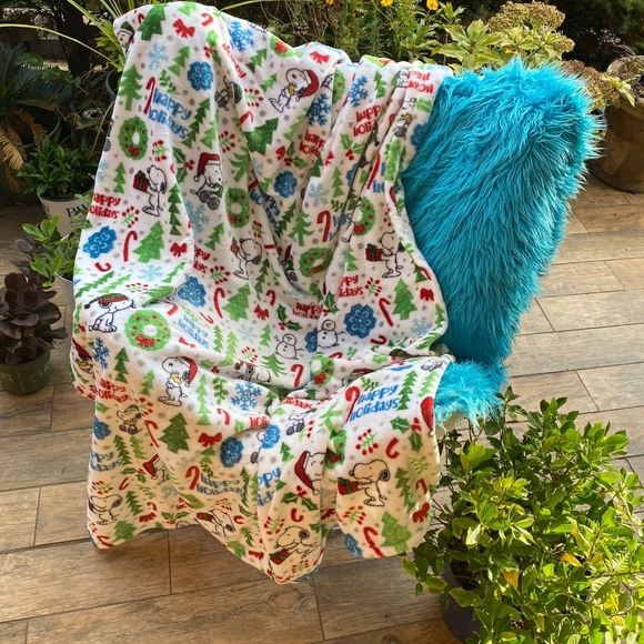 CHRISTMAS Berkshire SNOOPY "Frosty Forest" VelvetSoft Home Throw Blanket Collect - Picture 4 of 4